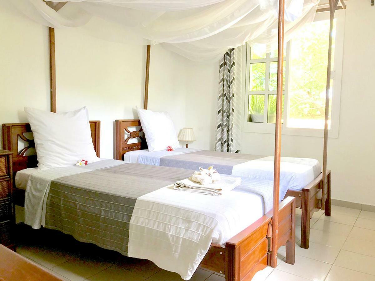 Hotel Jardin De La Paix Moroni Ngoại thất bức ảnh